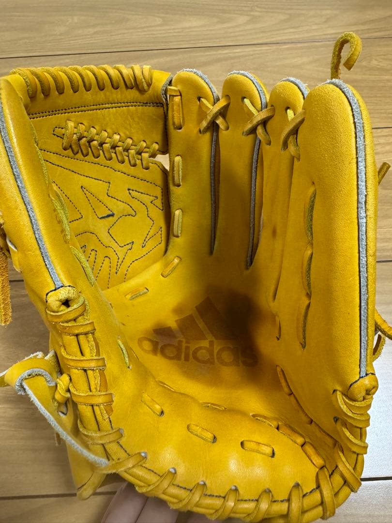 アディダス　グローブ　投手用