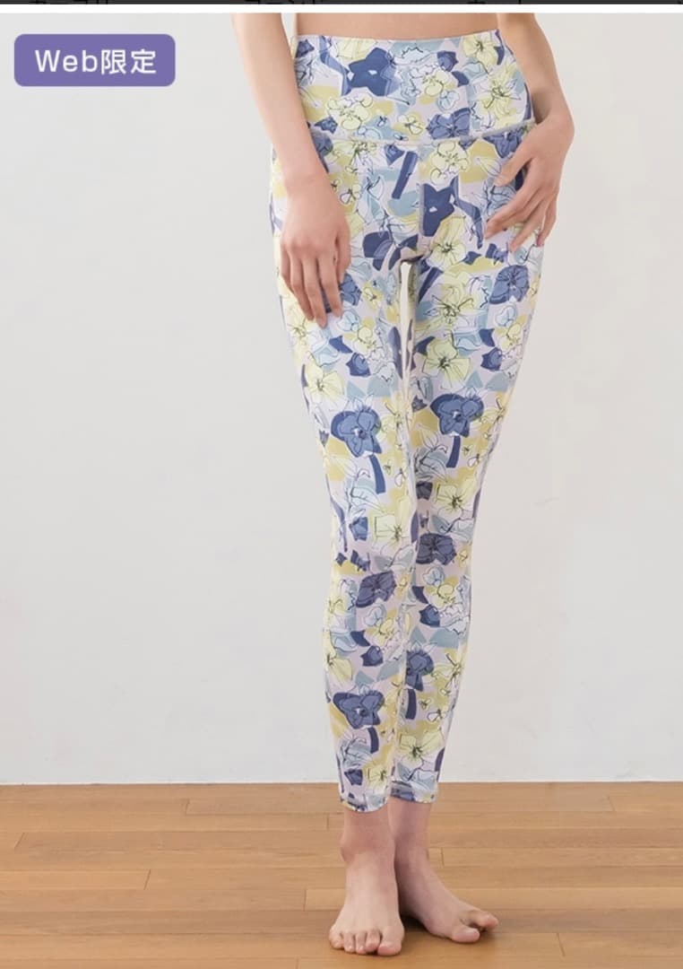 【美品】SUKALA 　ペイント風花柄　セットアップ　Mサイズ（SB）