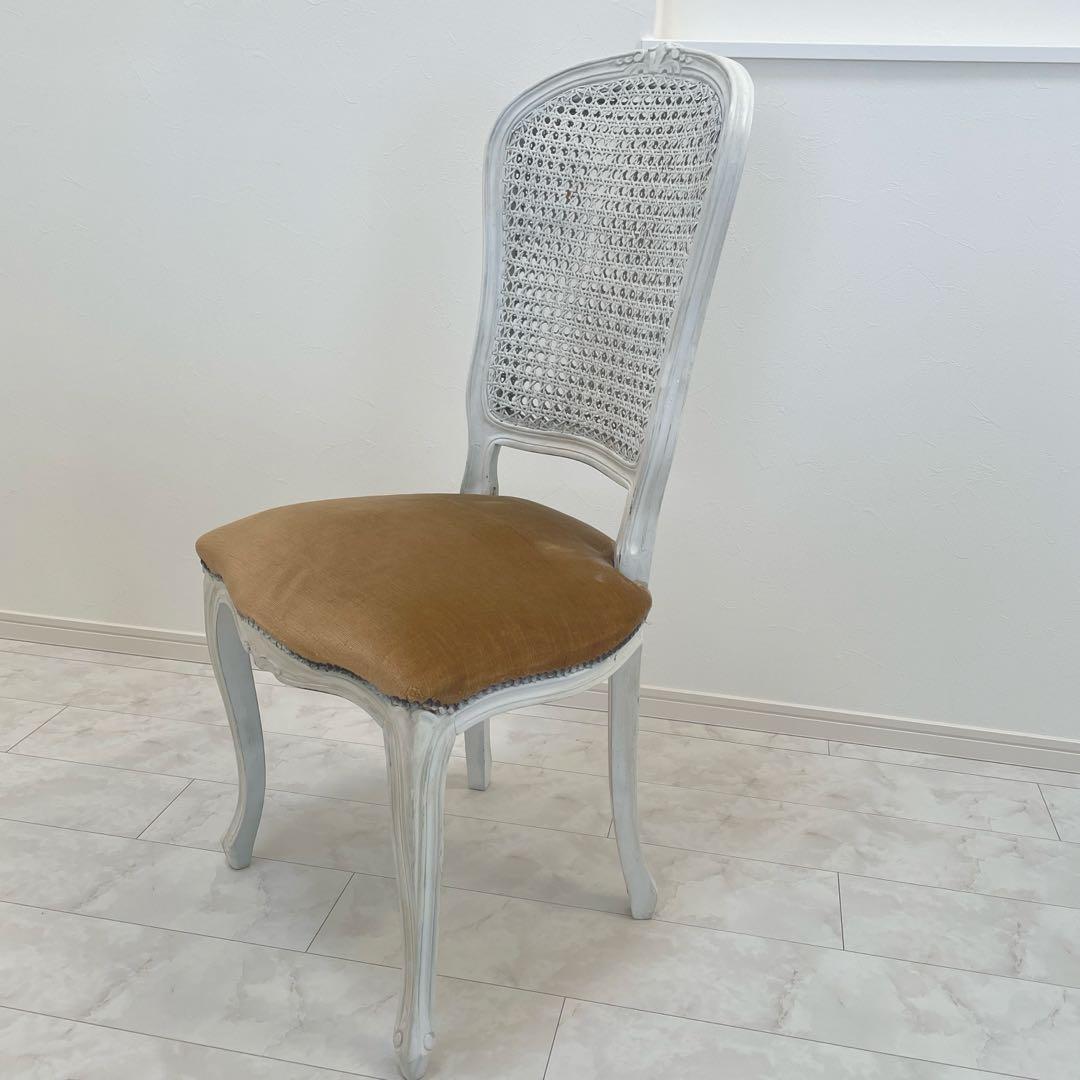 アンティークチェア　❷ シャビーシック