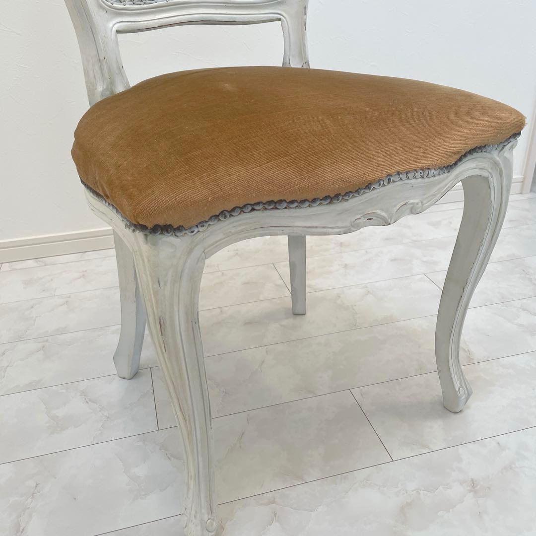 アンティークチェア　❷ シャビーシック