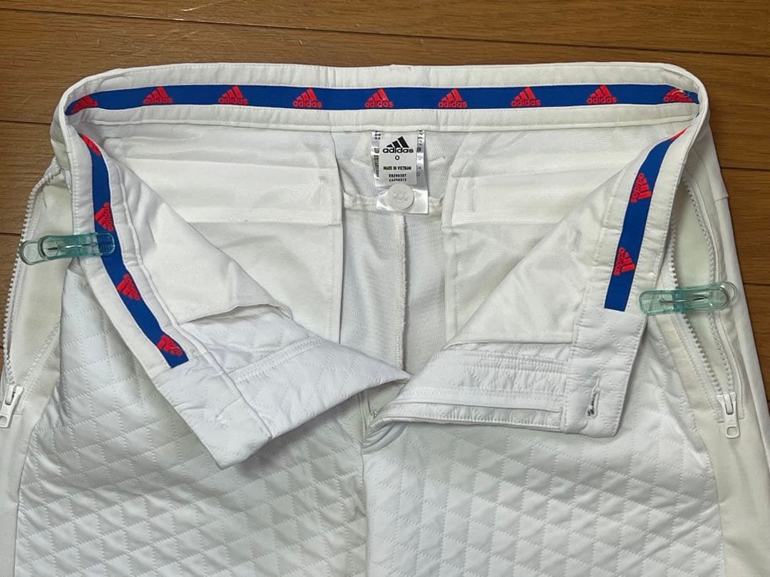 adidas ホワイト キルティングパンツ