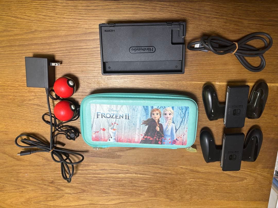 Nintendo switch本体　ピカブイバージョン