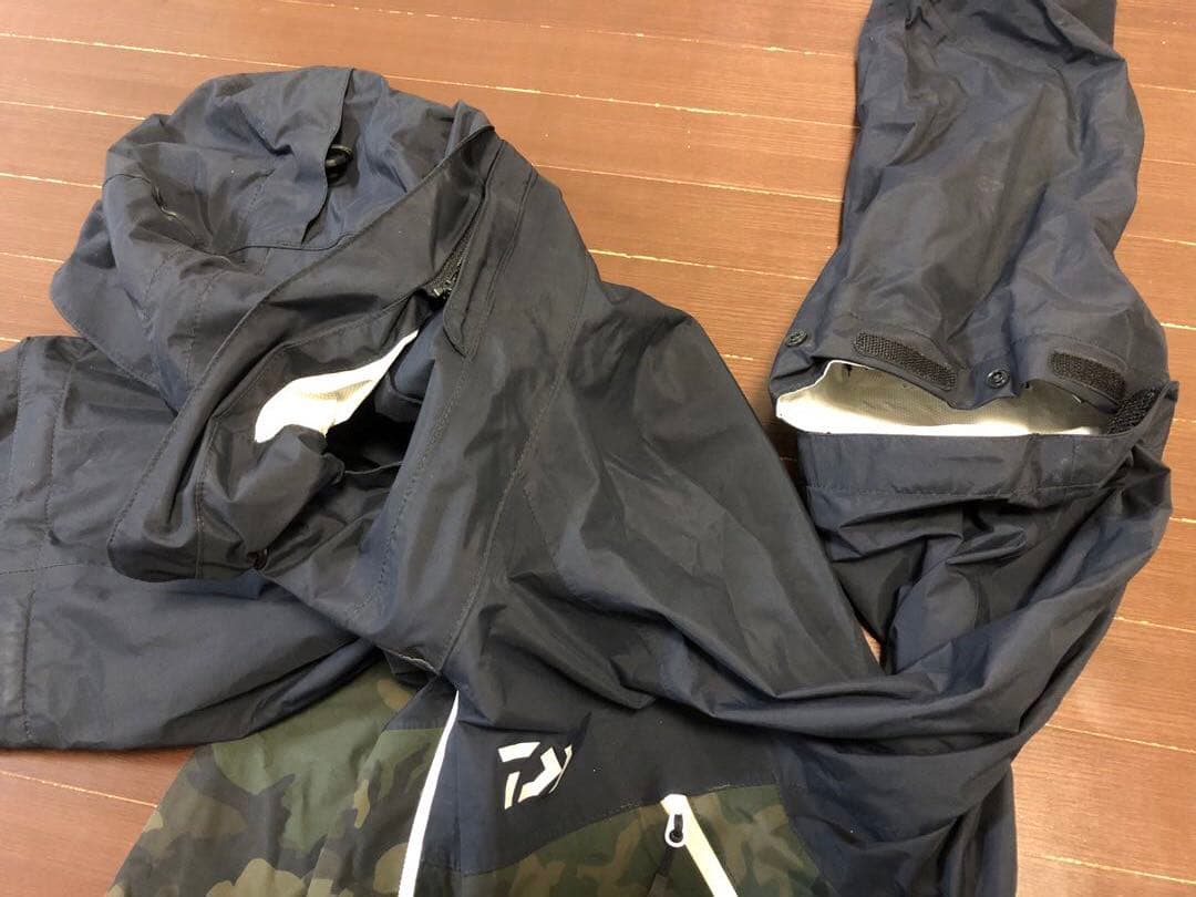 DAIWAフィッシングスーツ(上下セット) 迷彩/黒