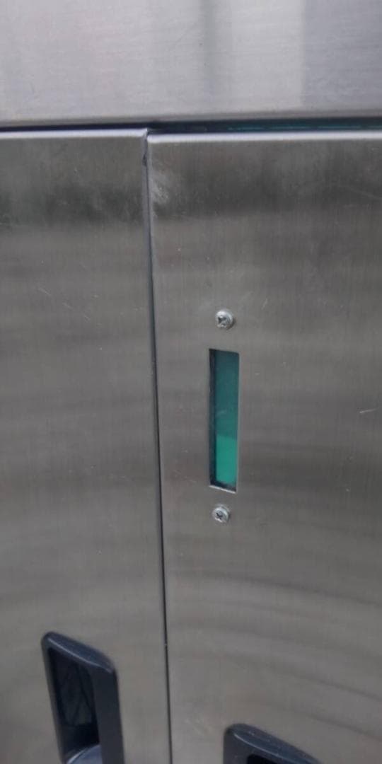 殺菌灯付き包丁保管庫 13本用 ステンレス 壁掛け式 包丁差し 中古品