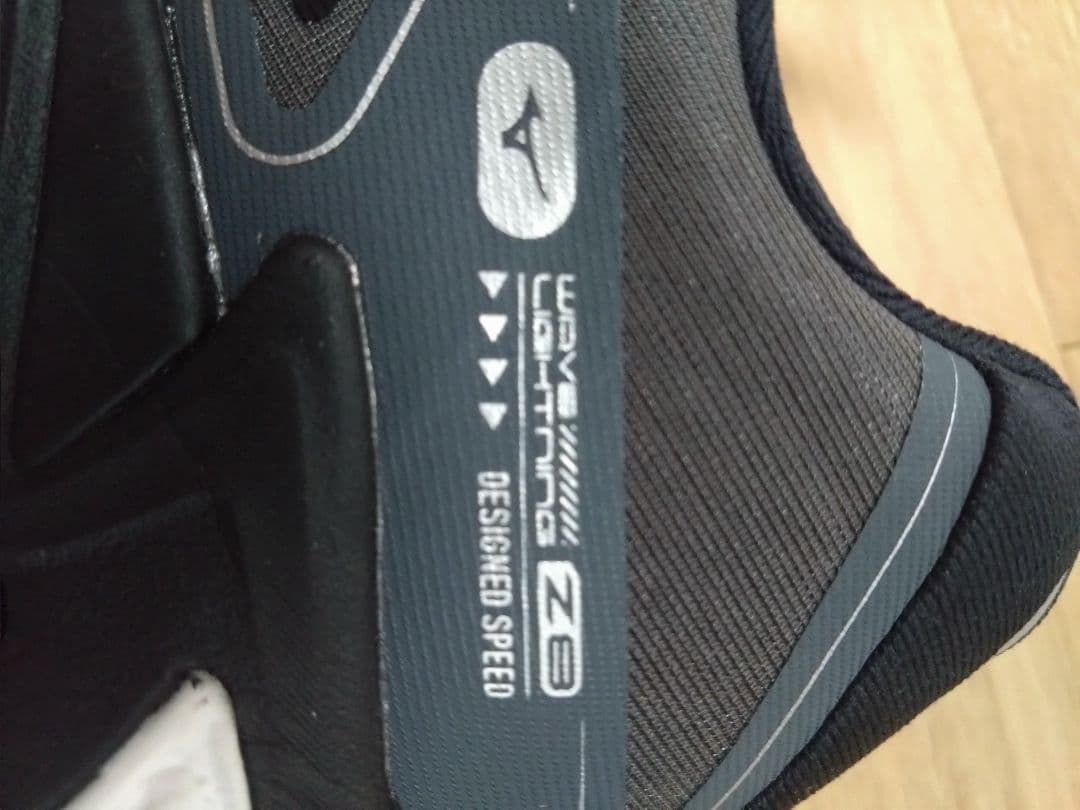 ミズノ ウエーブライトニングZ8 26.0cm ブラック×シルバー