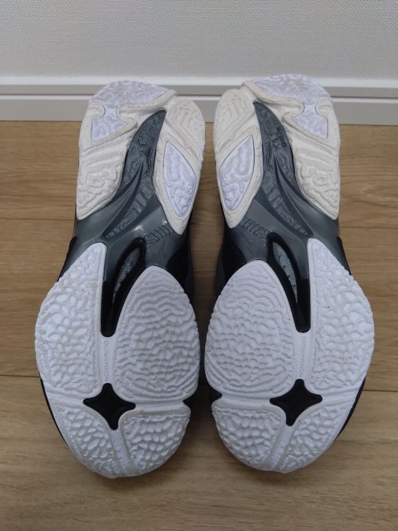 ミズノ ウエーブライトニングZ8 26.0cm ブラック×シルバー