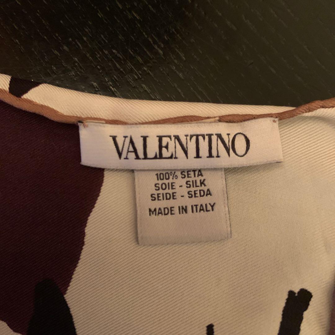 値下げ‼️【美品】バレンティノ　大判スカーフ　ストール　シルク100%
