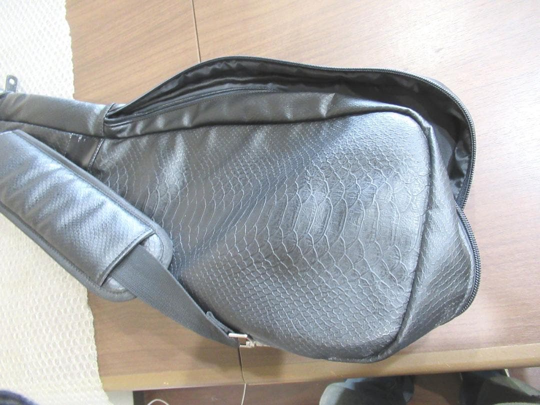 極美品☆ダンスウィズ ドラゴン パイソン柄クラブケース