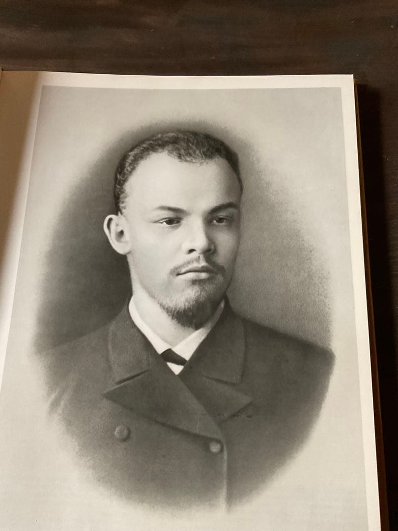 1983年 Vladimir llich LENIN。【レーニンの写真集、洋書】