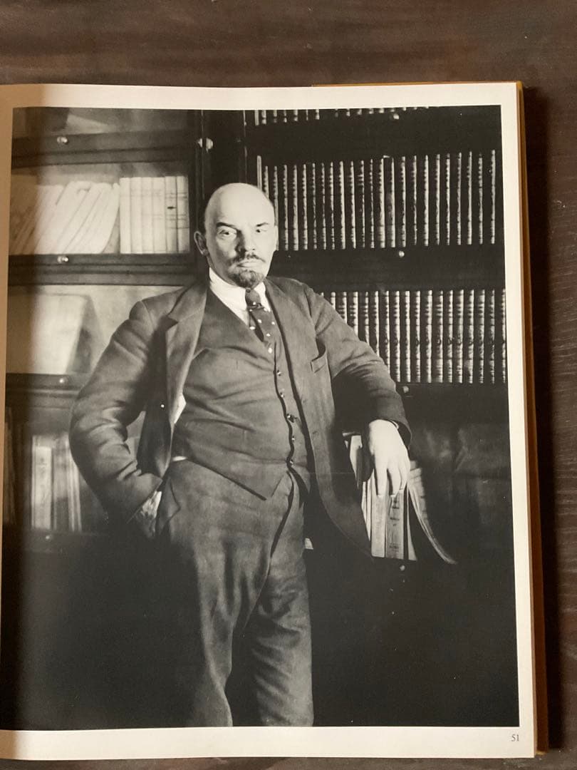 1983年 Vladimir llich LENIN。【レーニンの写真集、洋書】