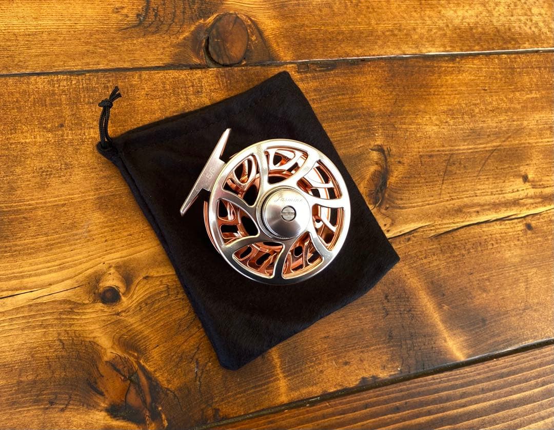 フライリール　フライフィッシング　シャンパンピンク×ゴールド　渓流釣り　5/6