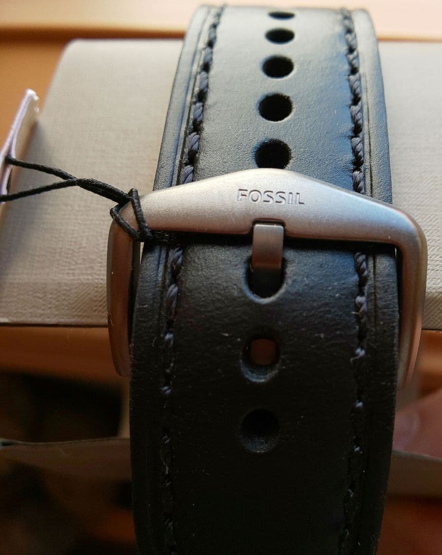 新品未使用タグ付き！フォッシル FOSSIL 腕時計 ケース付