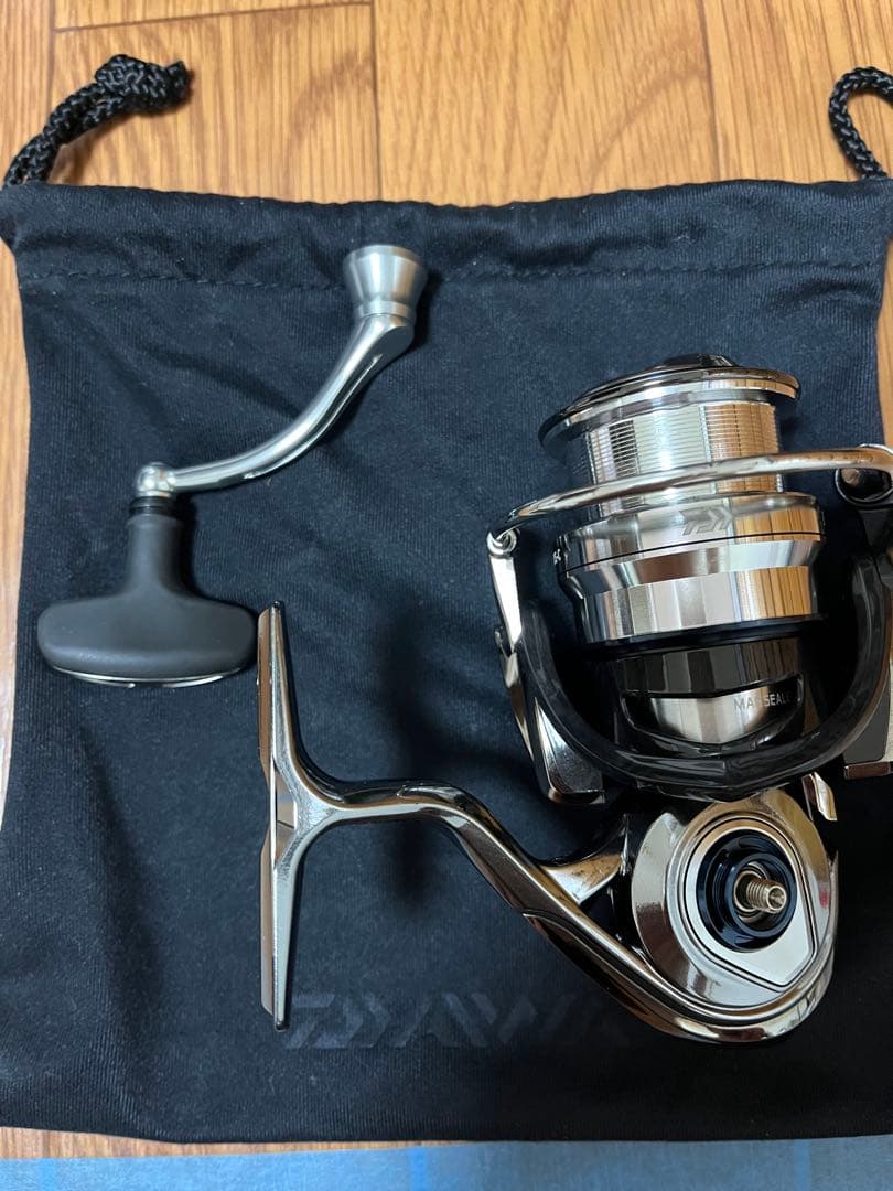 DAIWA 18EXIST スピニングリール