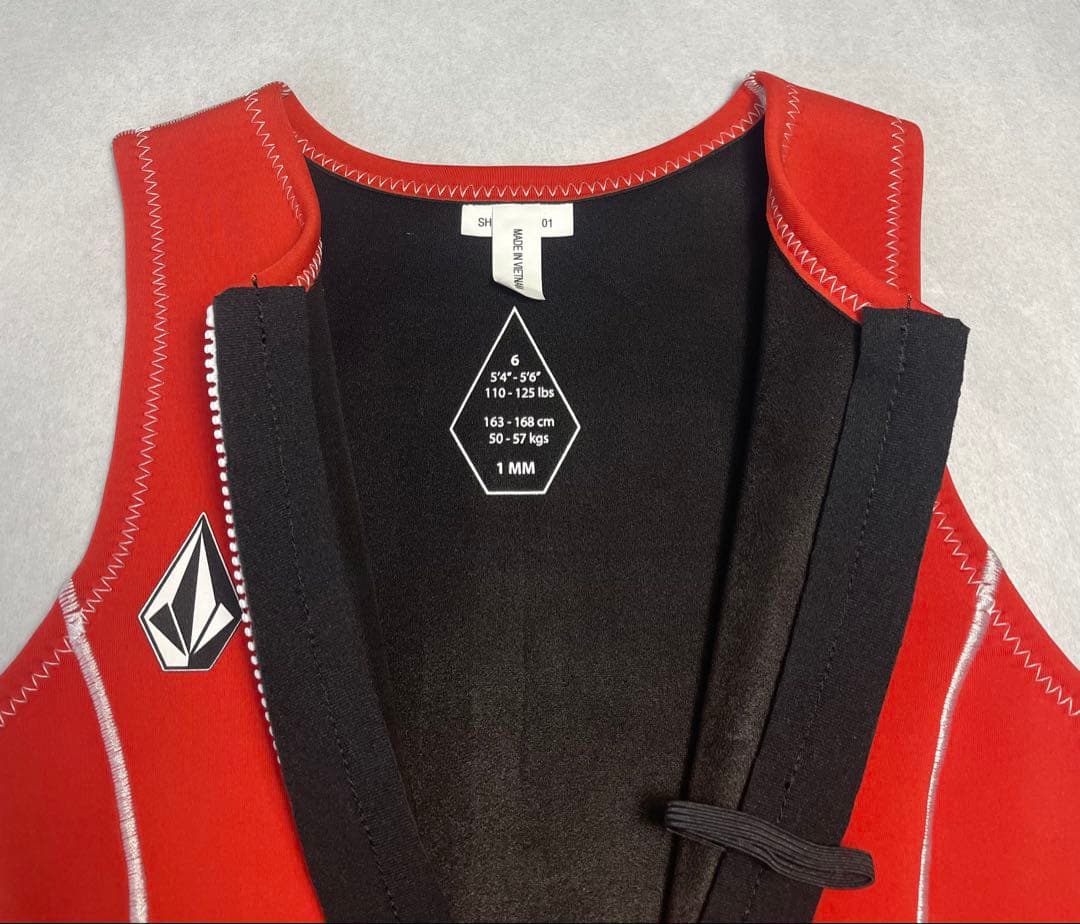 Volcom レッド ノースリーブ ウェットスーツ S