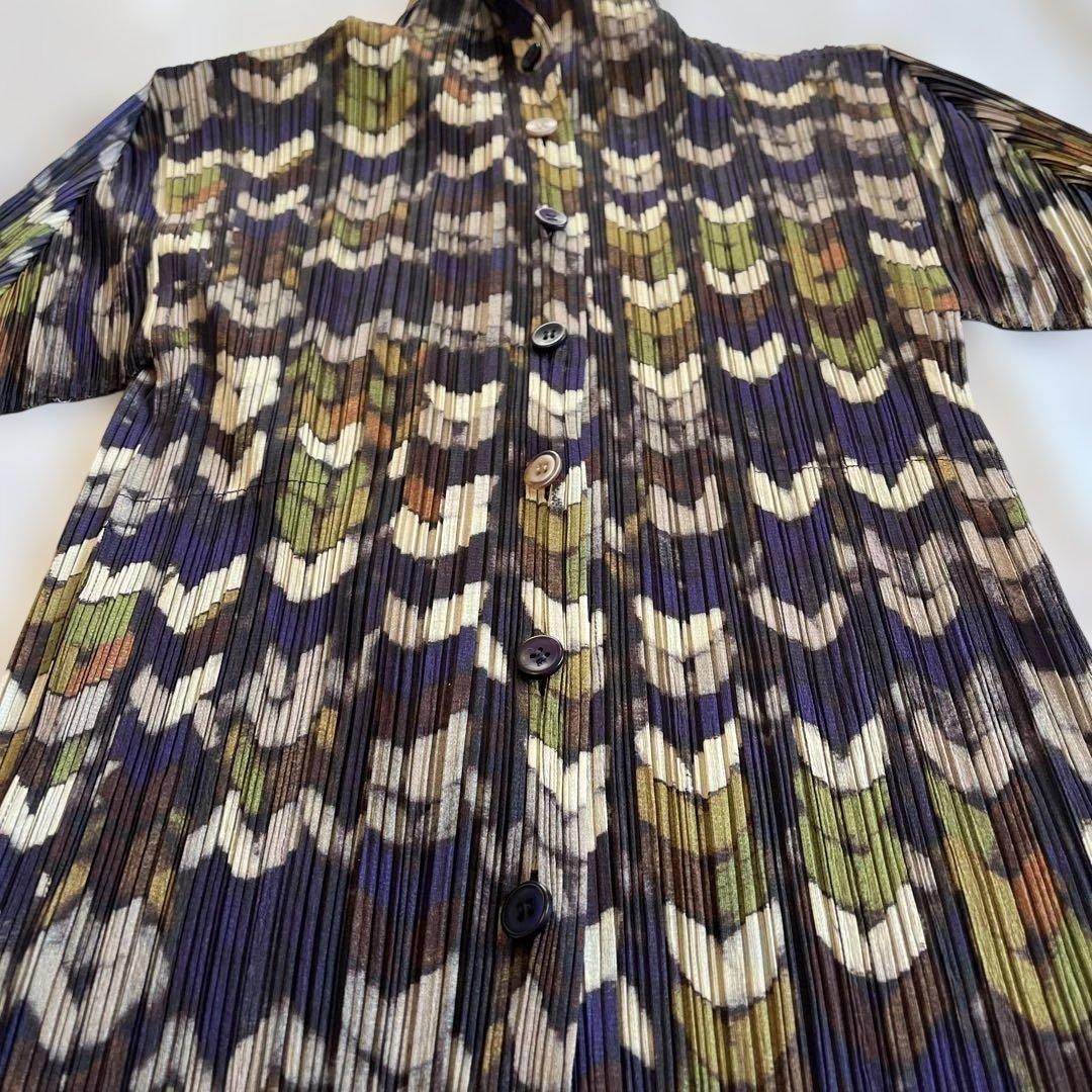 多色プリーツ長袖シャツ