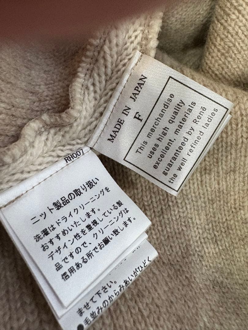 専用。Ｒｅｎｅルネ　サガフォックスファー付きケープ白カシミヤ6232050Ａ