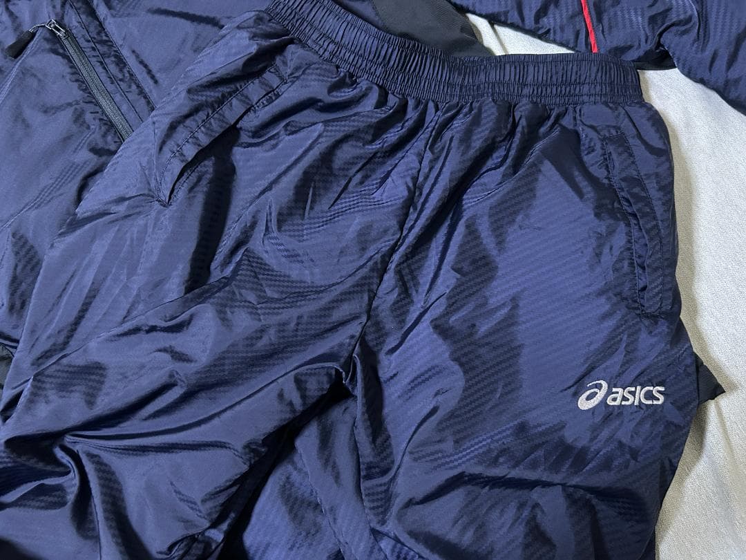 サイズ違い上下アシックス中綿入りウオームアップジャケットパンツ