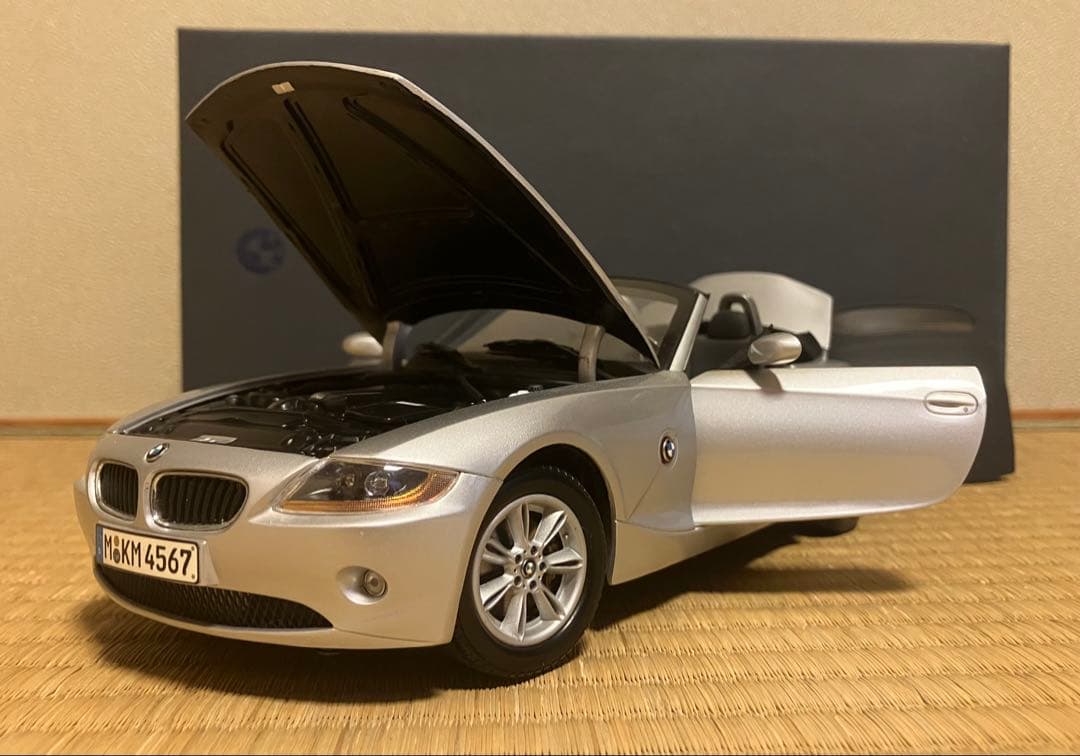 1/18 京商製  Z4 E85 チタンシルバー 幌あり