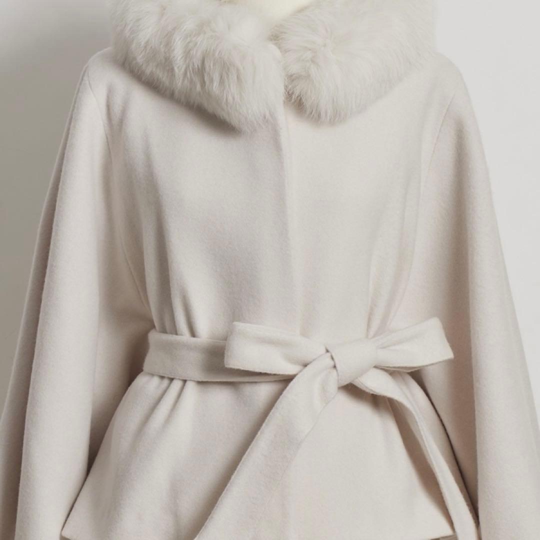ノエラ　ファー付きホワイトポンチョコート　アイボリーベージュ　noela