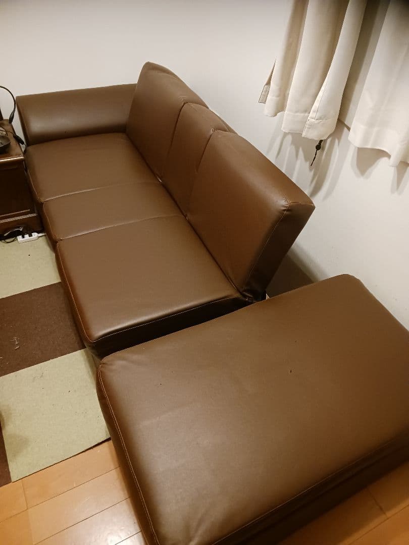 ブラウン ソファベッド センターコンソール付き、収納スペース付き