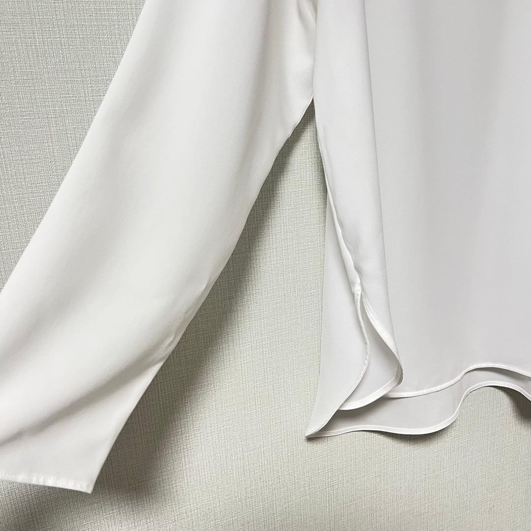 ガリャルダガランテ　ラウンドブラウスTシャツ　ホワイト　長袖　ロンT万能インナー