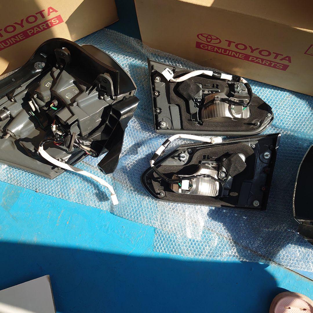 レクサスHS250h 前期 リヤライト 左右 フルセット 写真が全てです