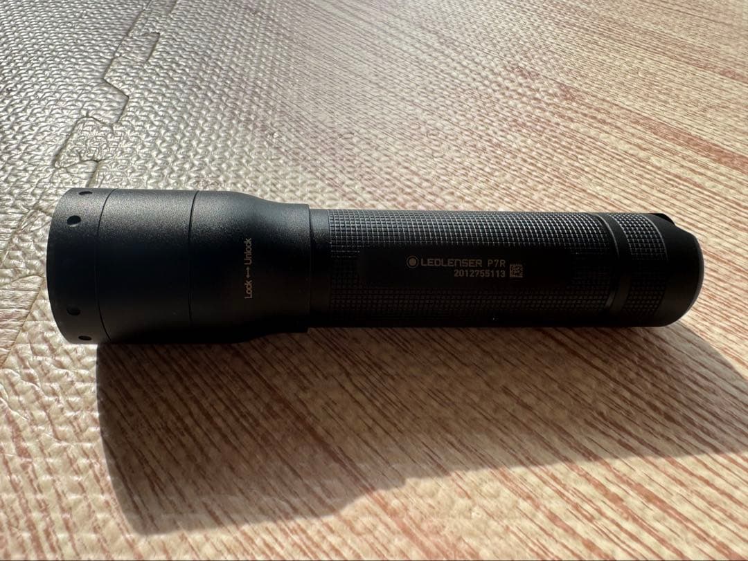 LEDLENSER LEDハンディライト ブラック 充電器付き