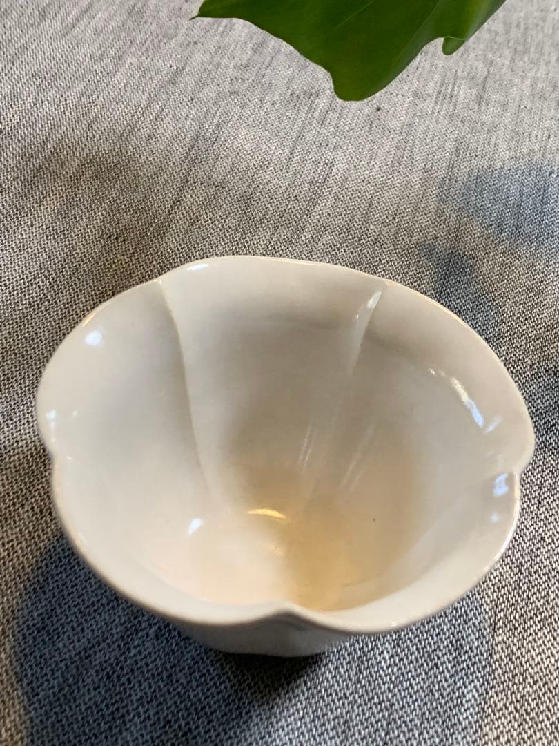 安藤雅信　朝顔型　小鉢　乳白艶釉