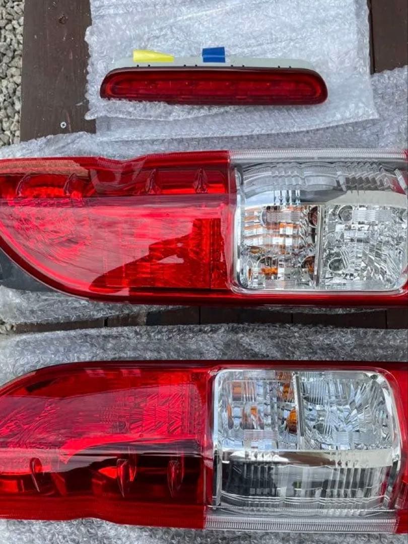 トヨタ　ハイエース　ダークプライム2 純正テールランプ5型