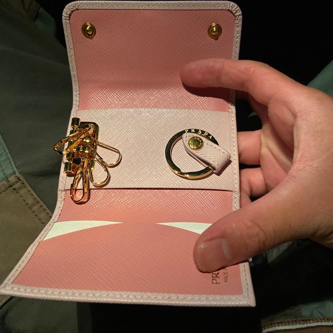 新品未使用品　箱・ギャランティ付き　PRADA プラダ　キーケース