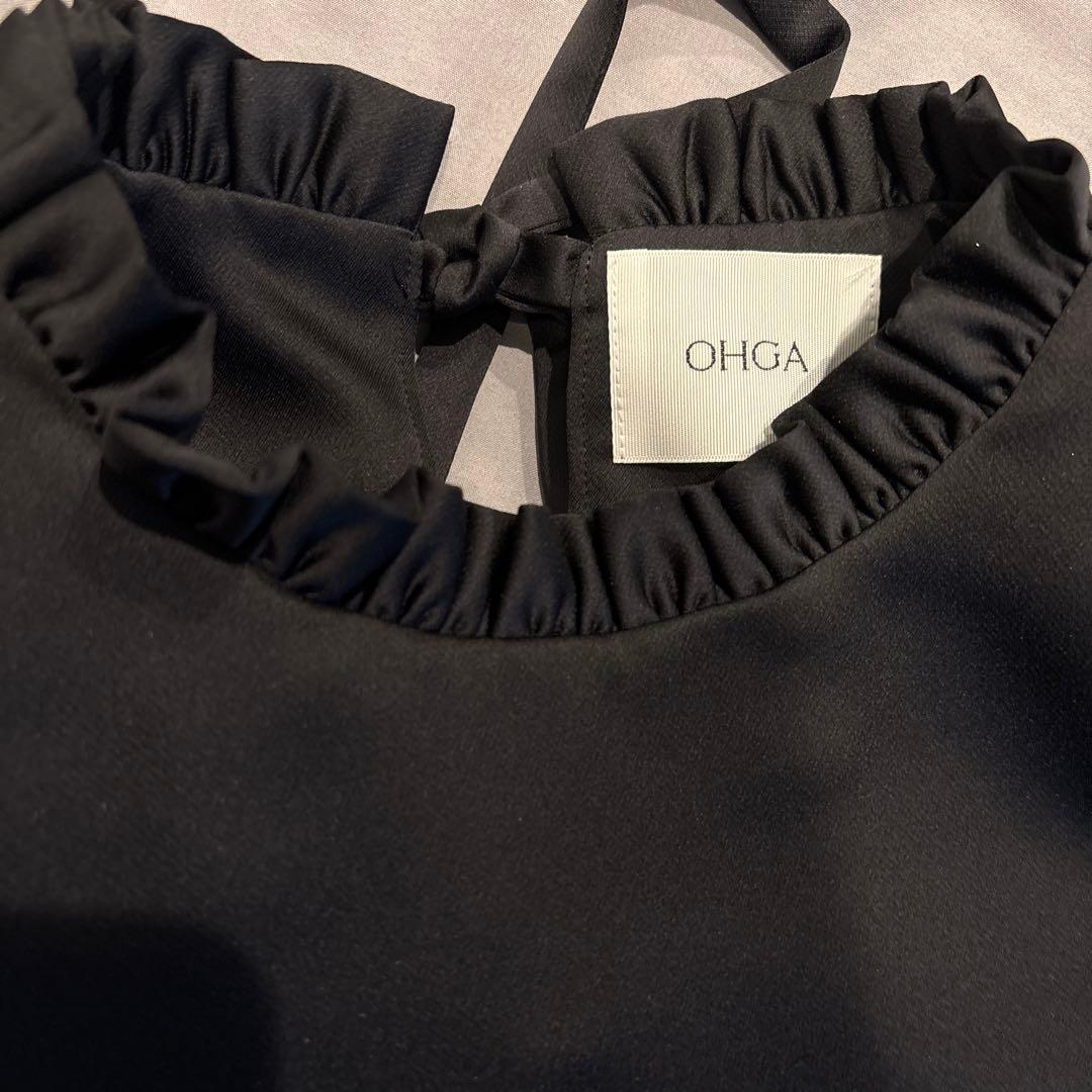 OHGA サテンブラウス スタンドフリル ブラック