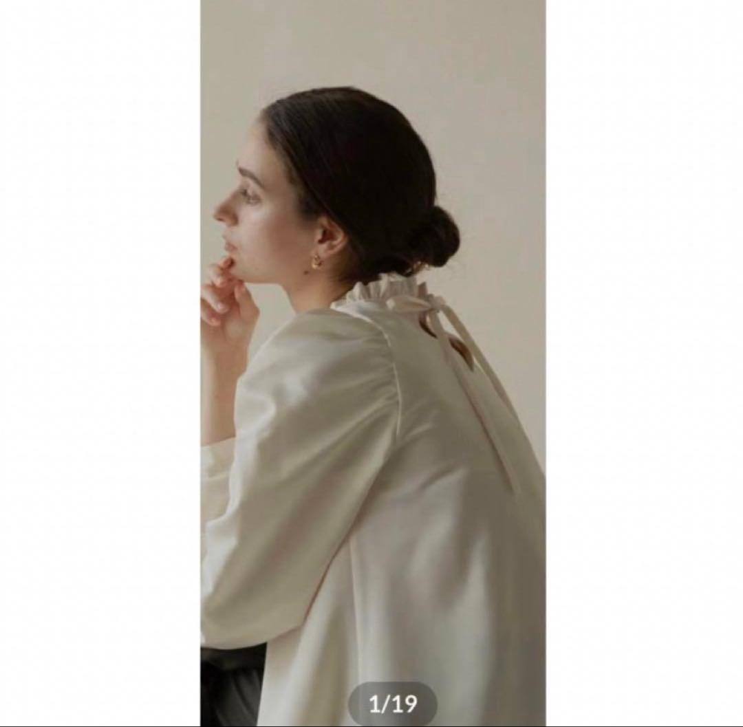 OHGA サテンブラウス スタンドフリル ブラック