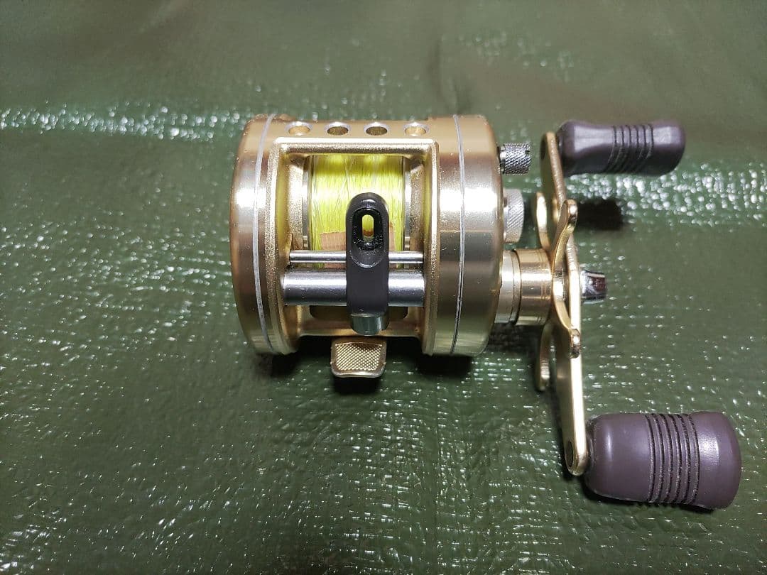 シマノ　カルカッタXT201（良品）