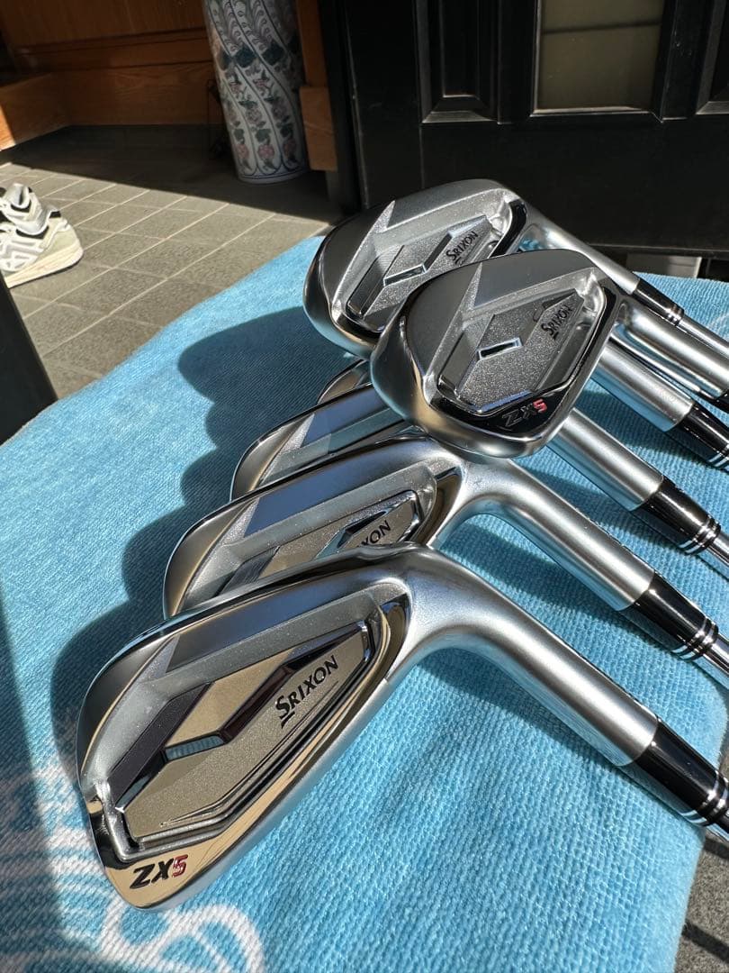 今日迄価格　超美品スリクソン ZX5 アイアン ダイナミックゴールドDG95