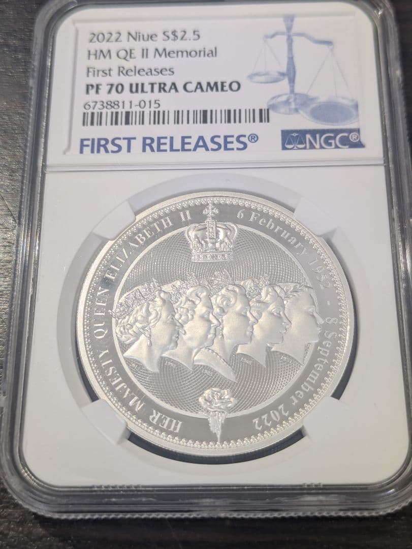 最高鑑定＋FRニウエ2022年エリザベス女王追悼2.5ドル1オンスプルーフ銀貨