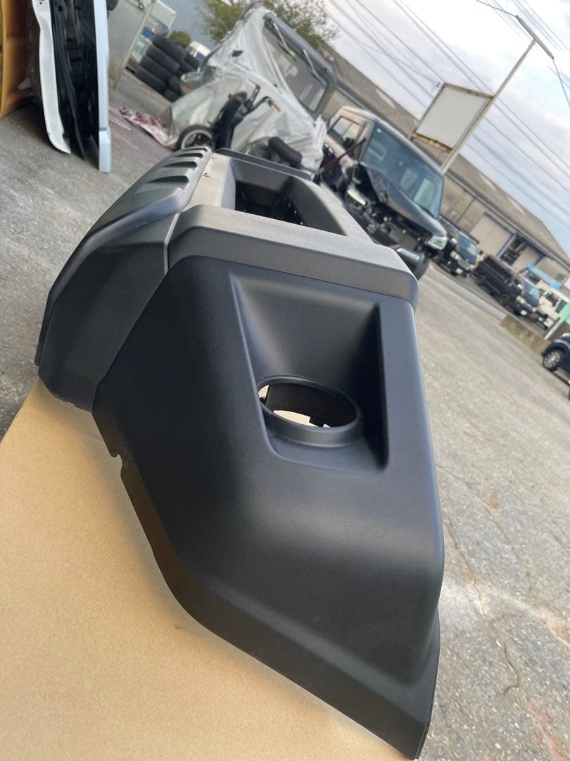 ジムニー引き取り限定　JB64フロントバンパー