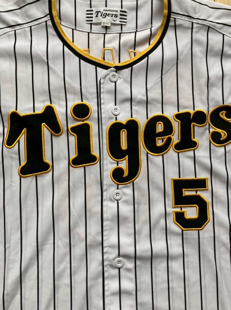 【美品】阪神タイガース　２枚セット　近本　前ホームビジターユニフォーム　Ｏサイズ