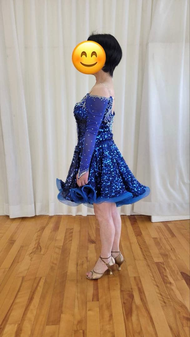 青いスパンコールダンスドレス