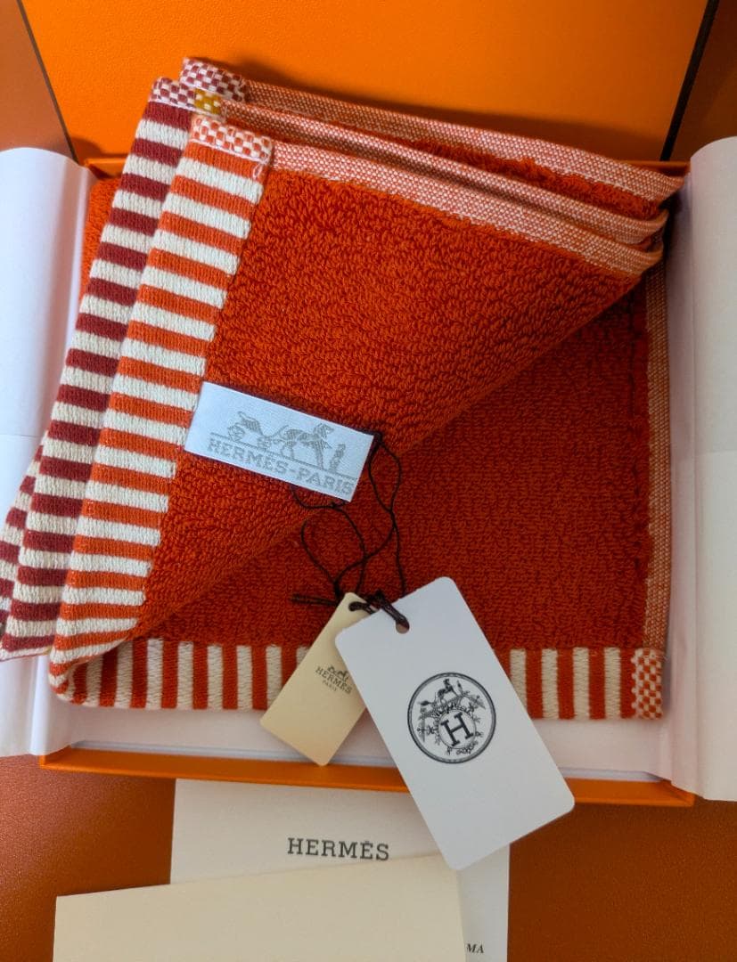 新品・未使用！　HERMES 　エルメス　カレ・タオル《ヴィス・ヴェルサ》