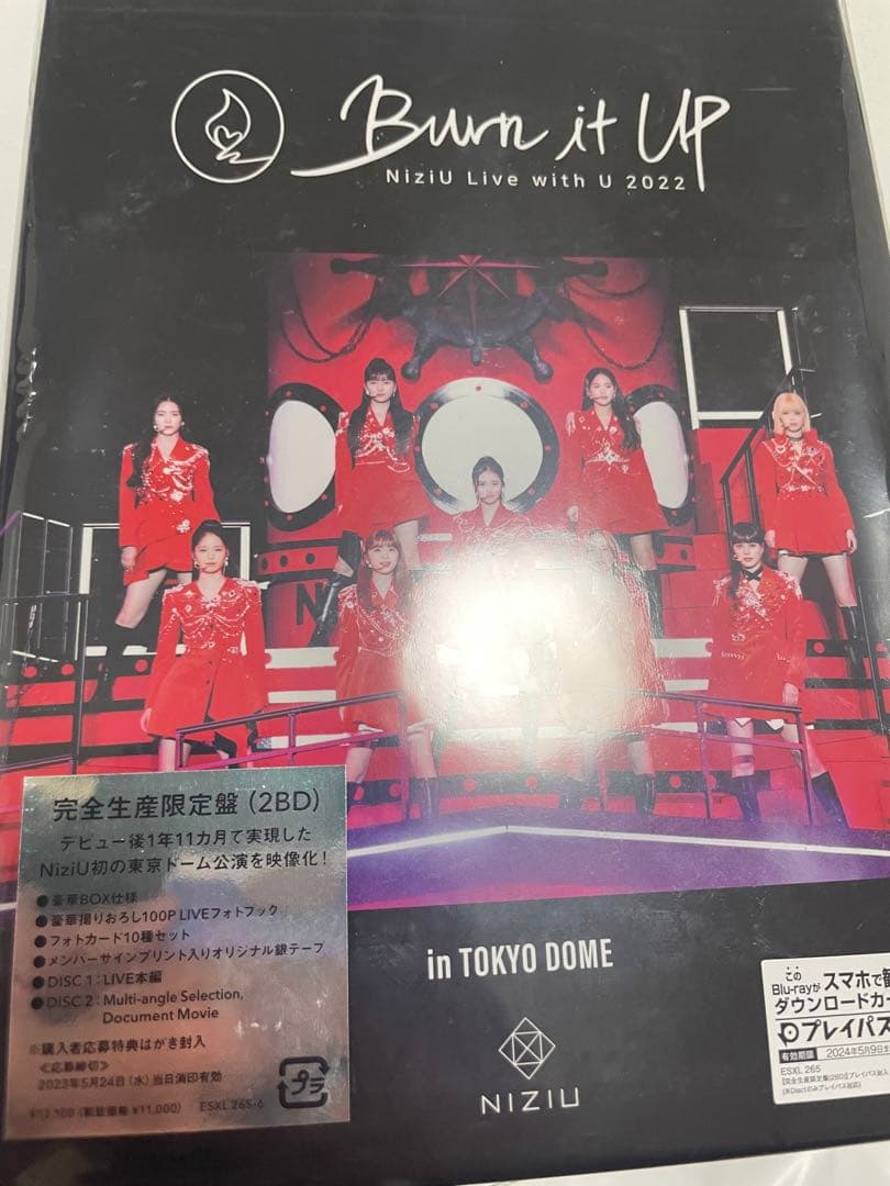 NiziU LIVE DVDです