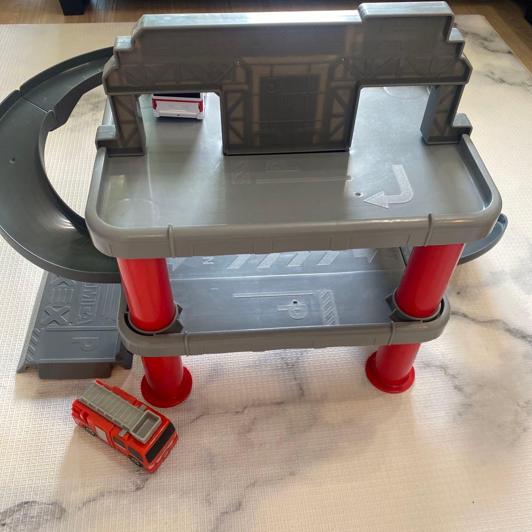 2WAYでなが~くあそべる はじめてトミカ ちゅうしゃじょうセット