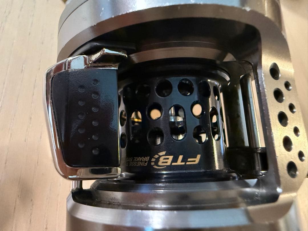 SHIMANO CALCUTTA CONQUEST BFS HG 左ハンドル