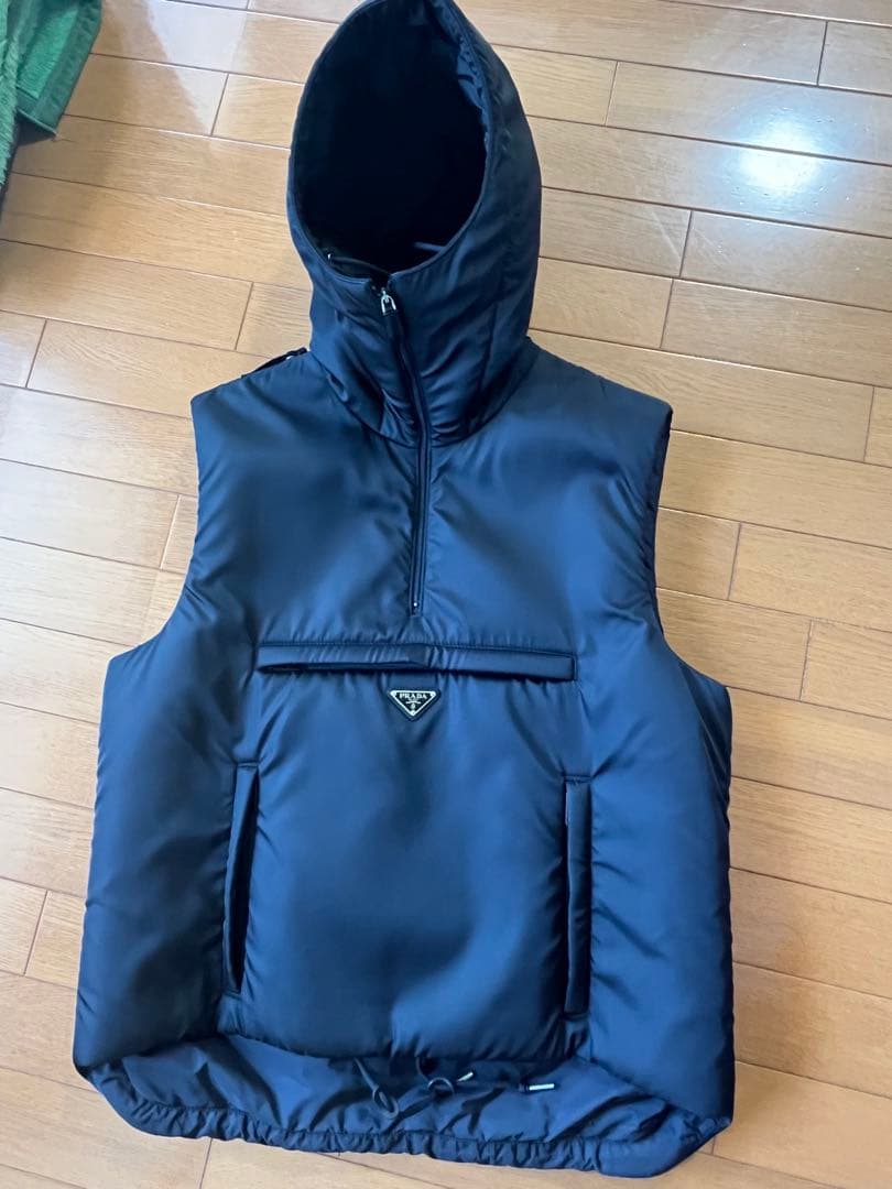 幻　PRADA ブラック フード付きダウンベスト