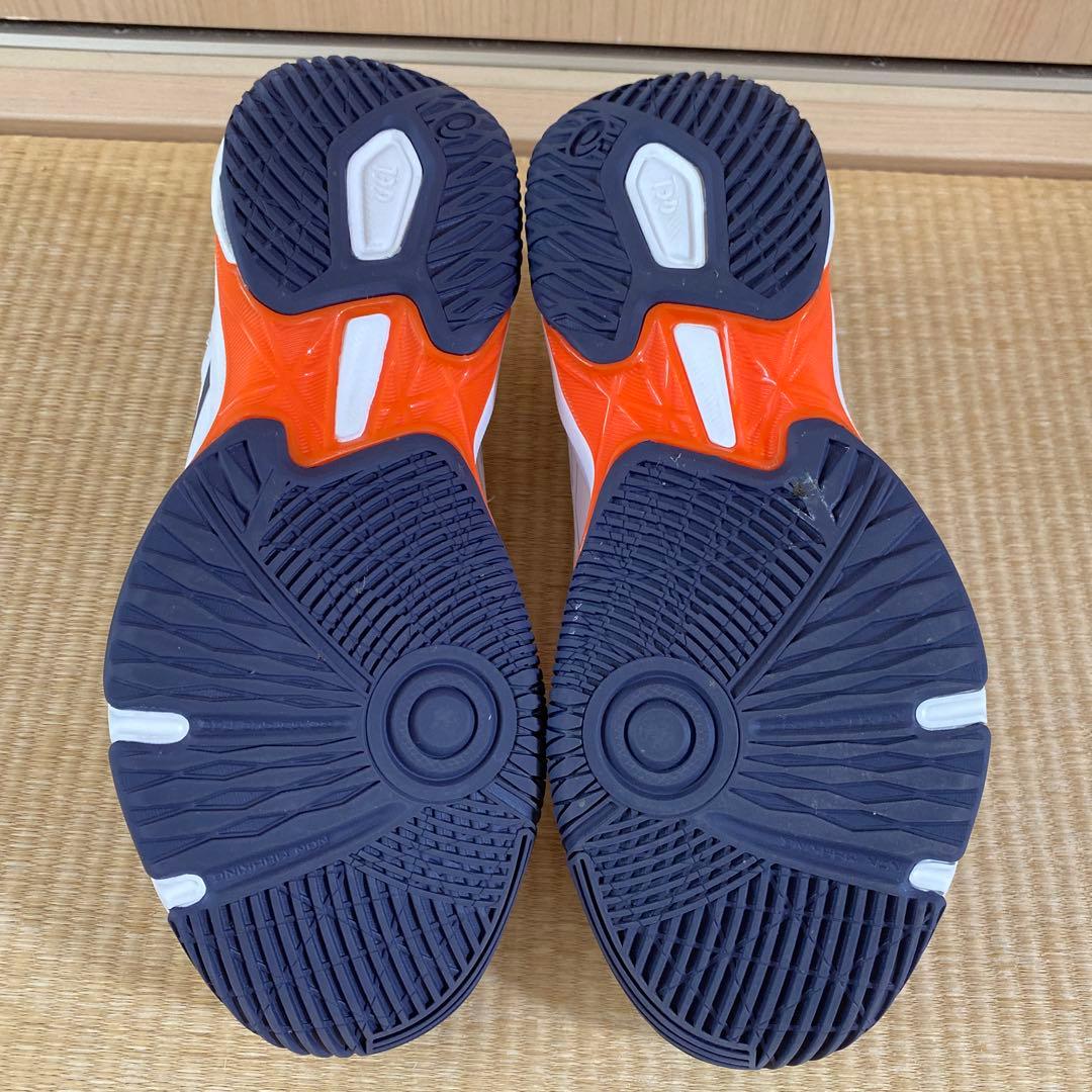 23.5㌢　試着のみ使用　ASICS バレーボールシューズ ホワイト