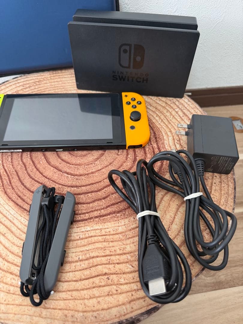 Nintendo Switch ニンテンドースイッチ本体　NYEL/YEL箱無し