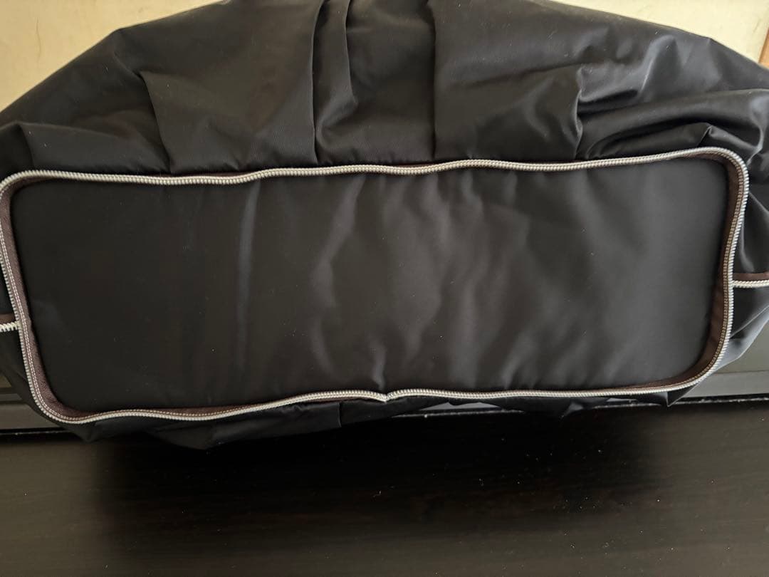 WAKO 黒いナイロンバッグ レザーのハンドル付き