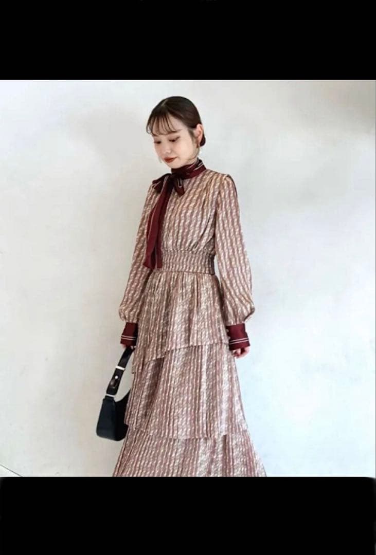 Lily Brown バイカラー　2wayボウタイワンピース　ティアード　赤　春