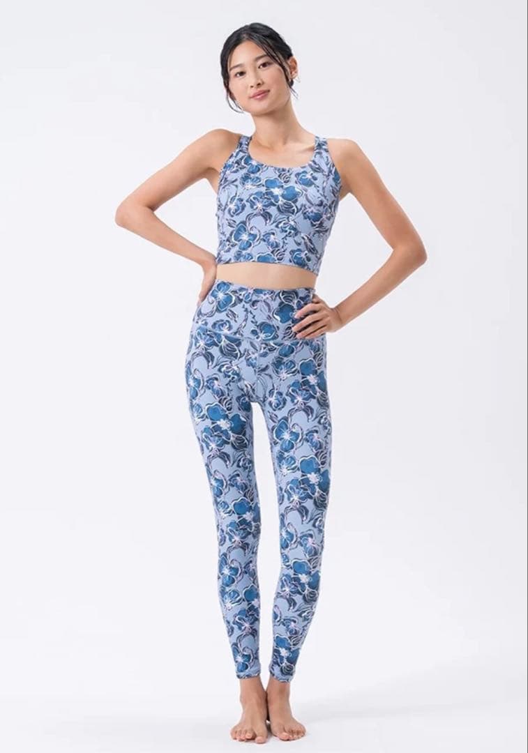 【新品】SUKALA LAVAラインフラワープリントブラトップレギンスMサイズ