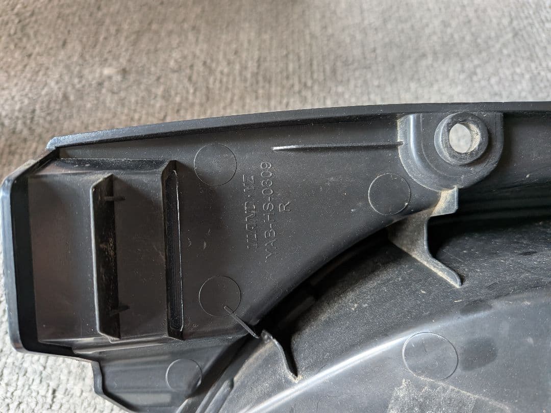 ハイエース テールランプRのみ