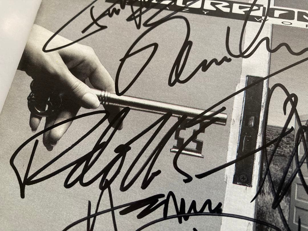 レア　スコーピオンズ　直筆サインCD scorpions ジャーマンロックドイツ